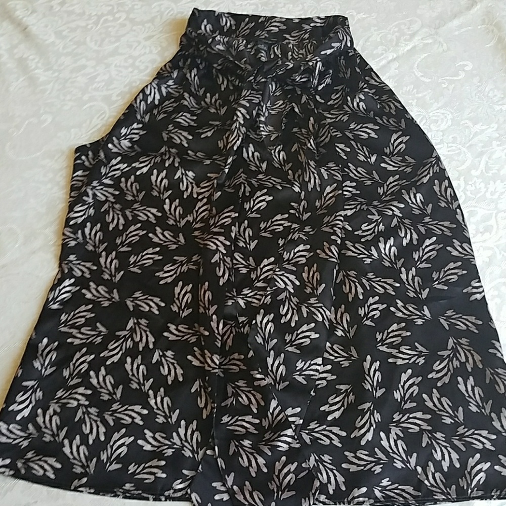 Banana Republic sleeveless blouse with neck tie